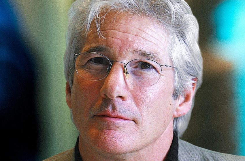  Großvater und Enkelin beim Spaziergang: Richard Gere unkenntlich neben seiner jungen Frau