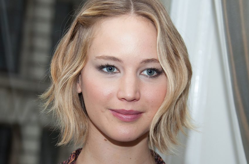  Star mit halbnackten Brüsten: Jennifer Lawrence kam in einem riskanten Top ohne BH heraus