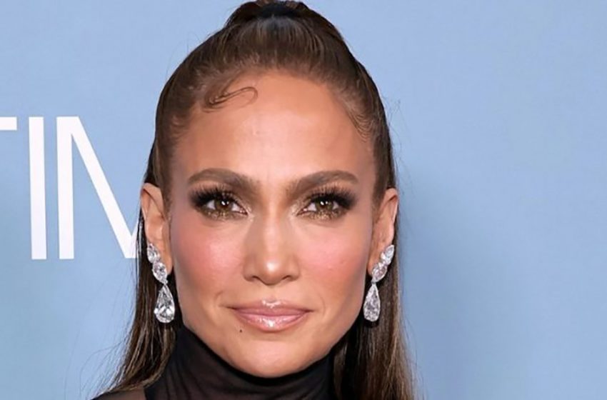  Das neue Nude-Kleid von Jennifer Lopez wirft Fragen bei den Fans auf