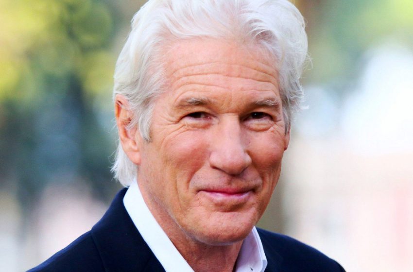  “Munter Großvater”. Der 73-jährige Richard Gere postete ein gemeinsames Foto mit seinem 100 Jahre alt gewordenen Vater