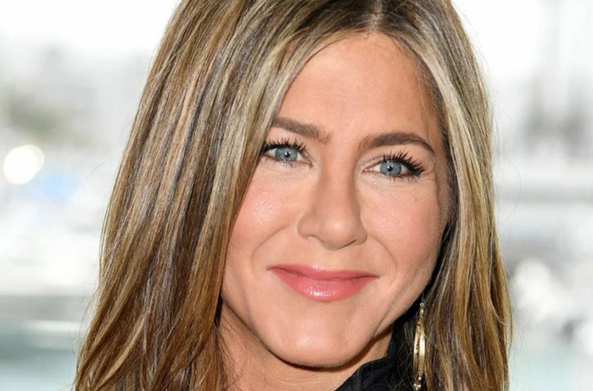  Ist sie wirklich 54 Jahre alt? Jennifer Aniston sorgte in einem transparenten Minikleid für Furore