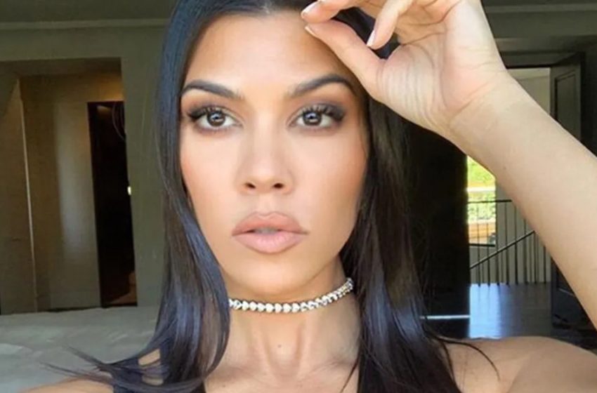  Pickel, Falten, Hohlheit. Es gelang, Kourtney Kardashian ohne Retusche und Make-up zu fotografieren