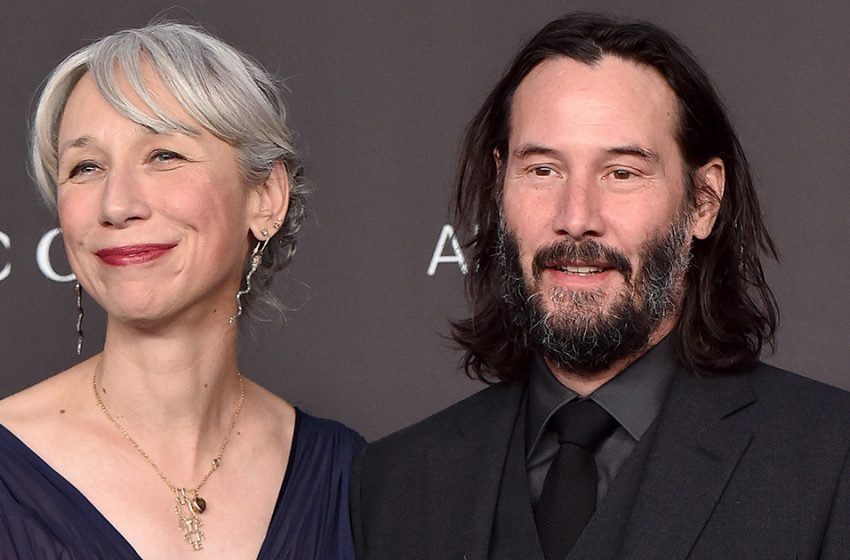  „Und er ist nicht so bescheiden, wie er scheint“: Keanu Reeves küsste seine Auserwählte sanft auf dem roten Teppich