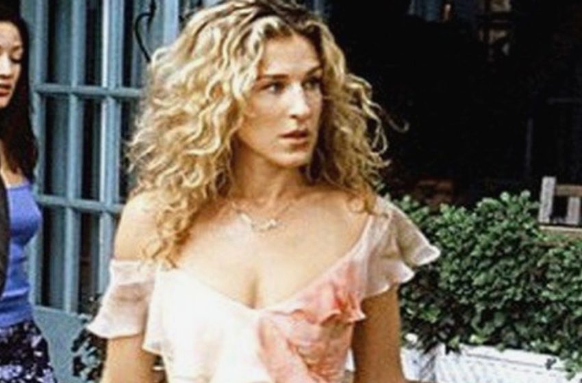  Sieht besser aus als je zuvor. Das Abendkleid aus den Nullerjahren, das von Carrie Bradshaw getragen wurde, ist wieder im Trend