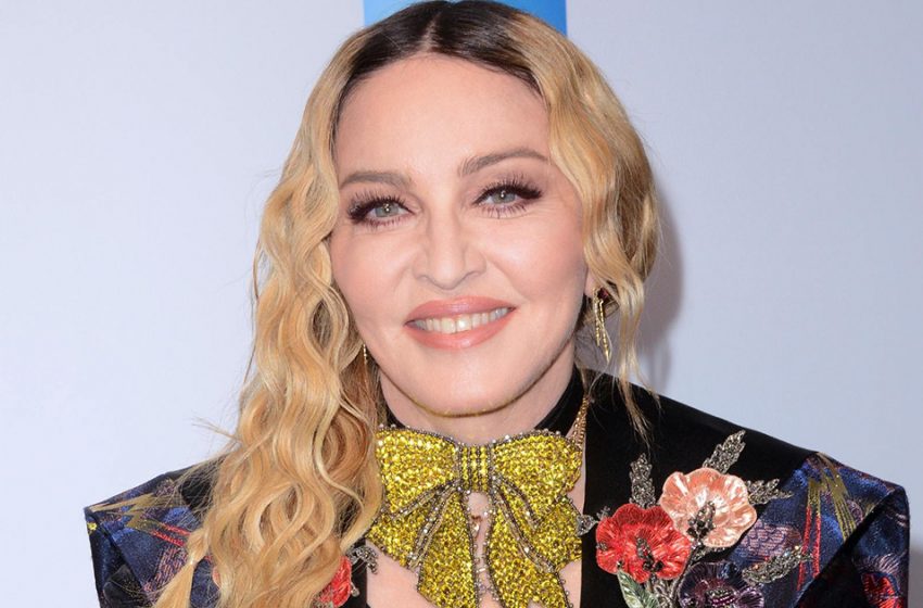  Faltige Brust und volle Hüften: Die 64-jährige Madonna zeigte sich in all ihrer Pracht