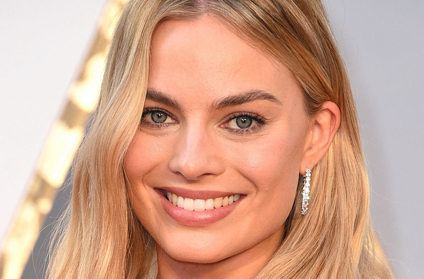  “Wiederbelebte Barbie”: Margot Robbie in leuchtenden Puppenoutfits erschien auf dem Cover des Magazins