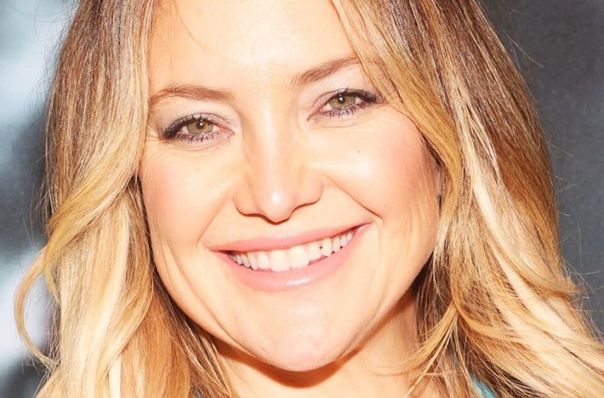  “Der Sommer hat gerade erst begonnen”: Die 44-jährige Kate Hudson hat oben ohne am Pool posiert