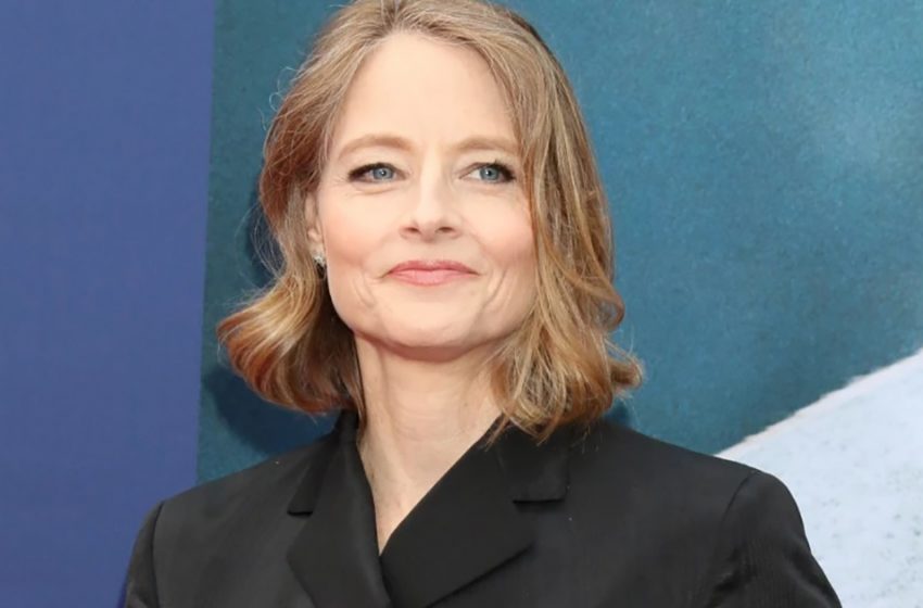  Die Paparazzi haben einen seltenen Auftritt erwischt. Jodie Foster wurde zum ersten Mal seit Langem mit ihrem Sohn fotografiert