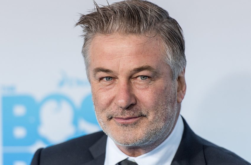  „Sehr starke chronische Schmerzen“: Alec Baldwin unterziehte sich einer schweren Operation