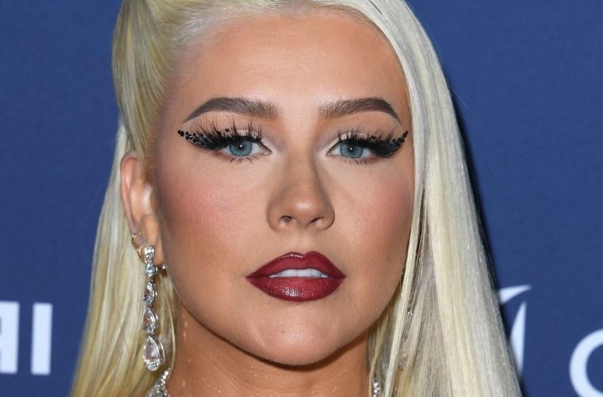  Luxuriöse Blondine. Christina Aguilera konnte ihre üppige Oberweite kaum in einem glitzernden Kleid unterbringen