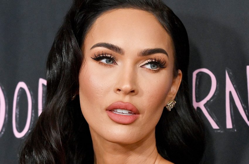  Megan Fox ohne Make-up im Bikini auf Nahaufnahme zeigte ihren flachen Bauch und riesige Oberweite