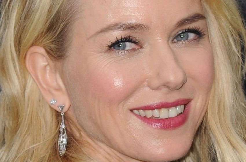  Die 54-jährige Schauspielerin Naomi Watts hat zum ersten Mal geheiratet und zeigte Fotos von der Hochzeit