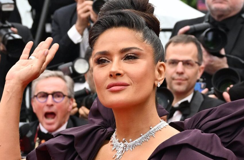  „Ist sie nicht 25?“: Fans bewundern die Formen der 56-jährigen Salma Hayek