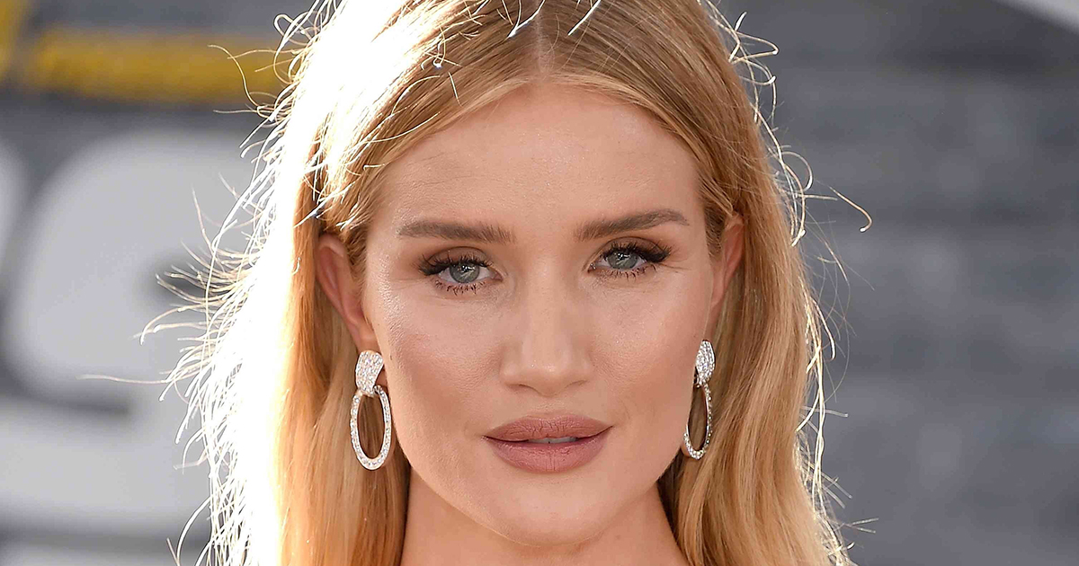 Blühender Pfirsich: Rosie Huntington-Whiteley in einem Korsett-Kleid ...