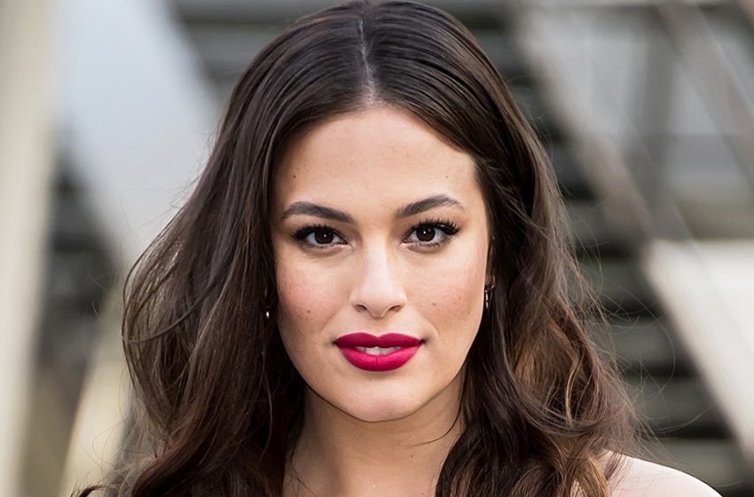  Makellos, sogar ohne Make-up. Ashley Graham präsentiert ihre wunderschöne Figur in einem stilvollen Leoparden-Bikini