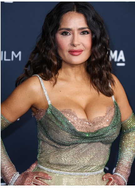 Kein Hauch Von Vulgarität Die 56 Jährige Salma Hayek Trat In Der Öffentlichkeit In Einem