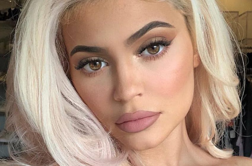  „Großer Hintern und dünne Taille, das kommt in der Realität nicht vor“: Kylie Jenner wurde im Netz für ein Foto im Bikini verspottet