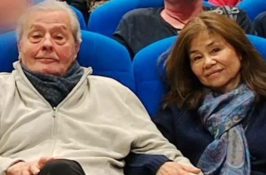  Verwandelte das Leben des schwachen alten Mannes in die Hölle: Alain Delon über den Verrat seiner Pflegerin