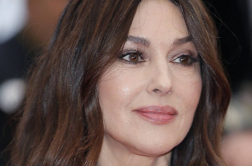  Nahaufnahme des unerwartet gealterten Gesichts von Monica Bellucci aufgenommen