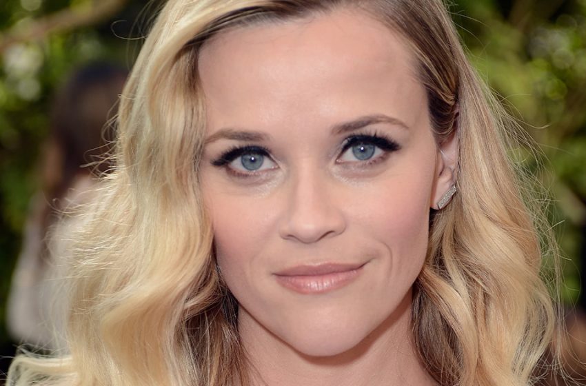  Nackte Schultern und gleiche Lächeln: Reese Witherspoon erscheint mit ihrer 23-jährigen Tochter, die ihr Ebenbild ist