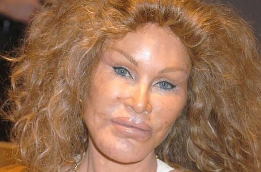  Sie hat sich in eine ‘Katzenfrau’ verwandelt und bereut es jetzt. Wie sah die 82-jährige Jocelyn Wildenstein vor der plastischen Chirurgie aus?