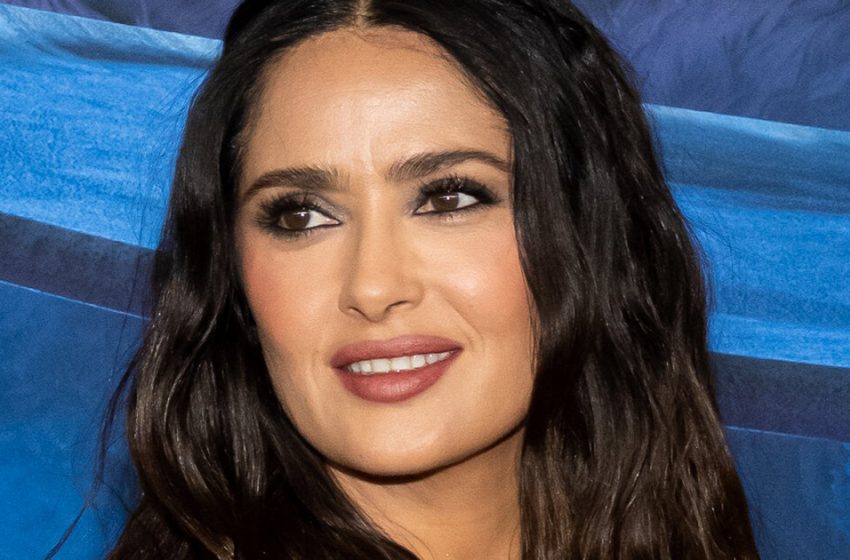  „Ich akzeptiere die Heilkraft“: Salma Hayek spielte nackt in der Sauna und bedeckte sich mit zwei Handtüchern