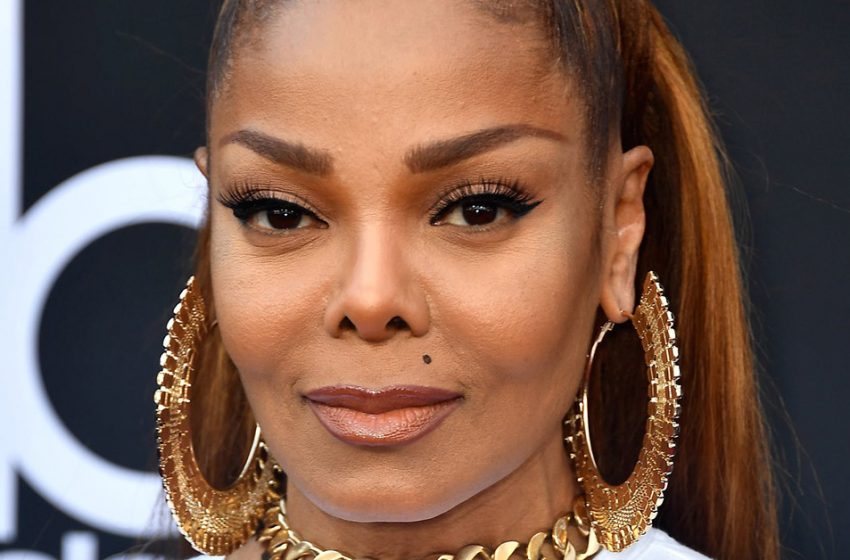  Er ist hellhäutig wie Onkel Michael. Wie sieht der Sohn von Janet Jackson aus, den sie im Alter von 50 Jahren geboren hat?