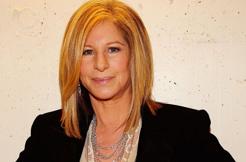  Die 81-jährige Streisand reagierte emotional auf die Spitzen, die unter zufälligen Fotos ohne Make-up gemacht wurden