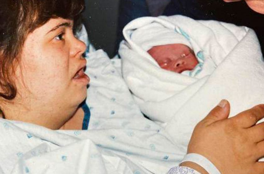  Vor 27 Jahren brachte eine besondere Frau trotz ärztlicher Prognosen einen Sohn zur Welt. Wie sieht der junge Mann heute aus?