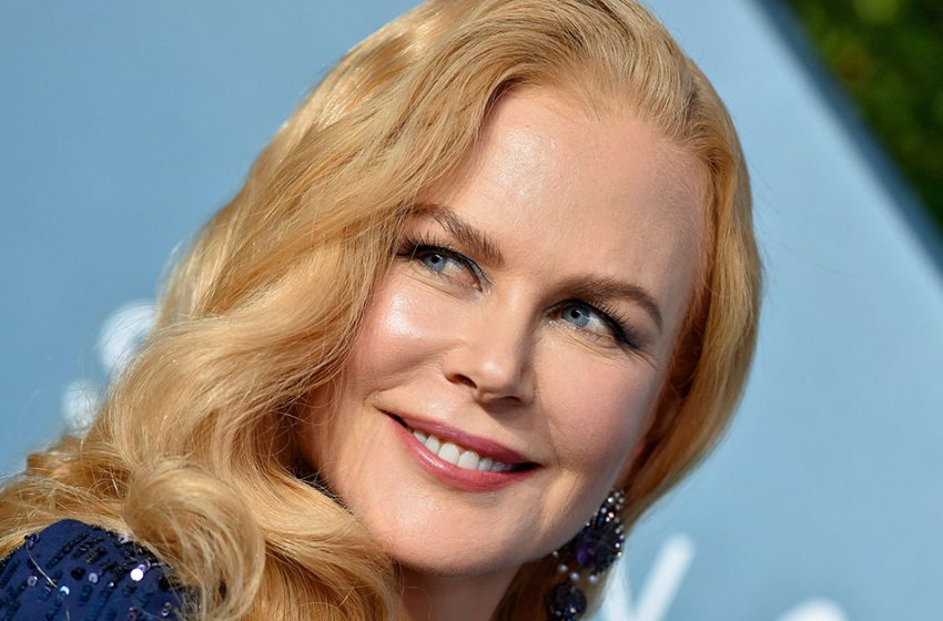  Sie sieht aus wie eine Studentin: Die 56-jährige Nicole Kidman wurde in einem wunderschönen Kleid fotografiert, während sie mit ihrer Familie spazieren ging