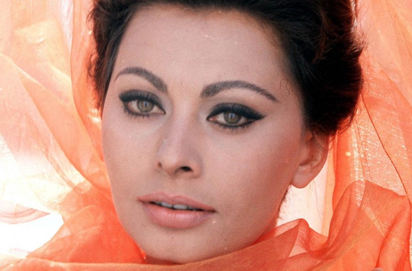  Der Star kann kaum gehen: Sophia Loren ist stark gealtert und sieht überhaupt nicht mehr wie früher aus