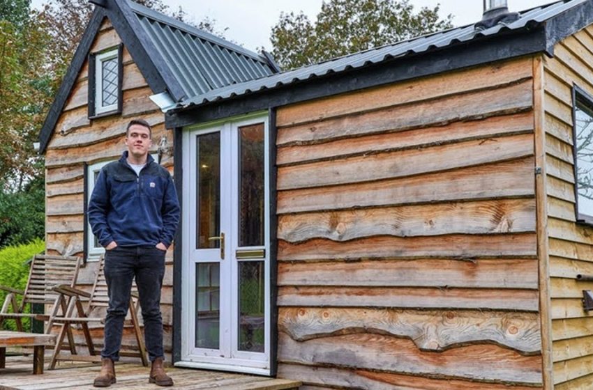  Ein Teenager hat ein winziges Haus aus recycelten Materialien gebaut: Das Ergebnis ist wirklich erstaunlich