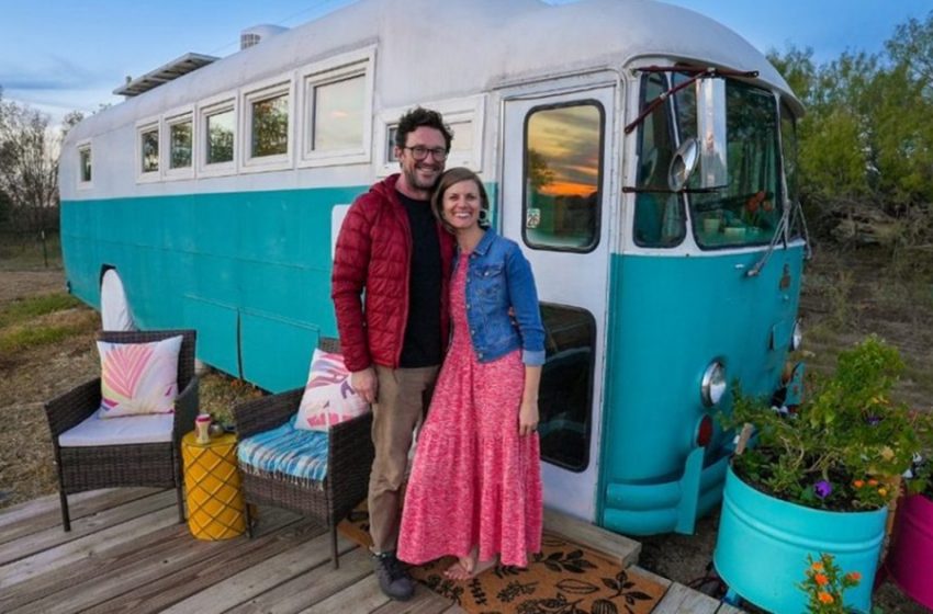  Impressive Transformation : Das Paar verwandelte einen Vintage-Bus in ein super gemütliches Zuhause auf Rädern