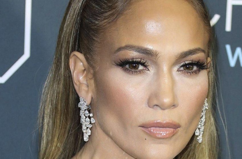  Der Stern hat zugenommen : J.Lo zeigte ihre Fettpölsterchen in engen Leggings