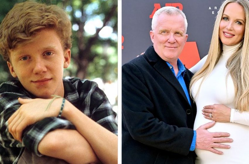 Vom Teenie-Idol zum Familienmenschen : Anthony Michael Hall erneuert sein Ehegelübde mit seiner Frau und bekommt ein Baby