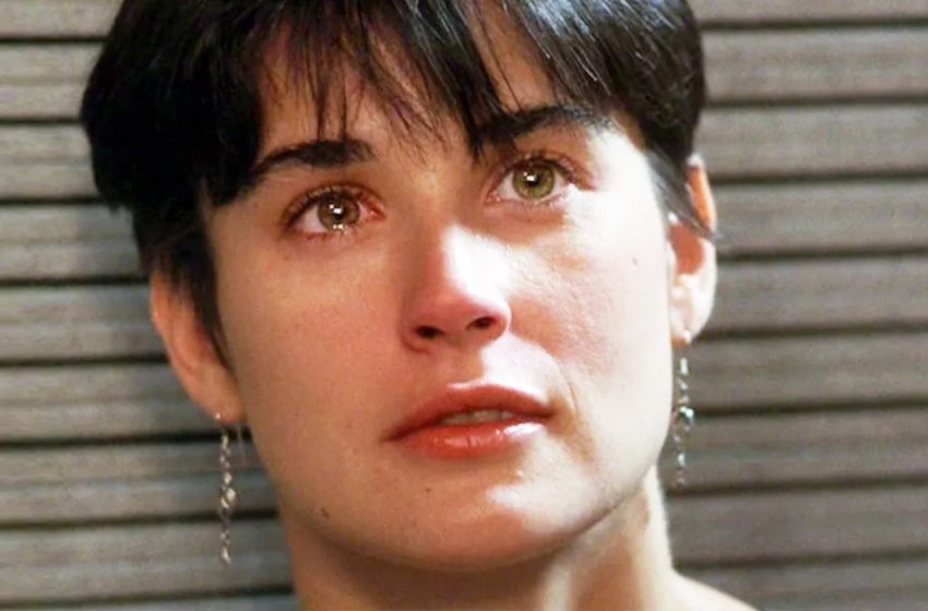  Sie erschien in einem trägerlosen silbernen Kleid : Die 60-jährige Demi Moore sah überhaupt nicht aus wie sie selbst