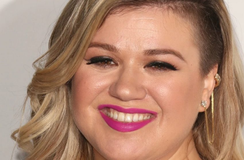  Was ist ihr Beauty-Geheimnis : Kelly Clarkson hat Gewicht verloren und zeigte ihre Figur in einem grünen Top und schmalen Hosen