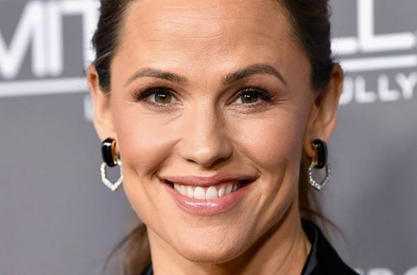  Jennifer Garner zeigt ihre Tanzschritte in einem Video, und Internetnutzer sind erstaunt über ihre energischen und dynamischen Tritte