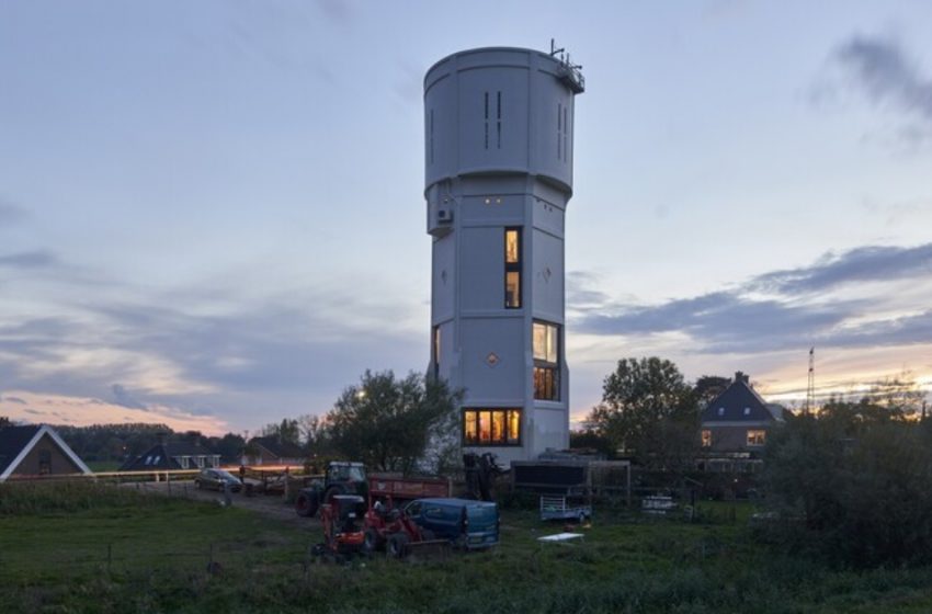  “Unglaubliche Verwandlung: Die Brüder schafften es, einen alten Wasserturm in eine gemütliche Wohnung zu verwandeln!”