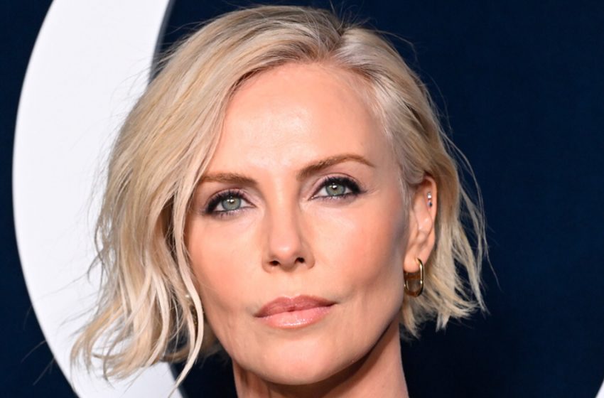  “Passend zu ihrem schwarzen Netzkleid mit Stiefeln und Lederhandschuhen”: Charlize Theron präsentierte ihre makellose Figur bei der Veranstaltung!