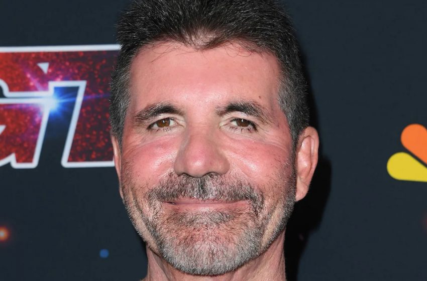  “Das seltene öffentliche Erscheinen des Paares”: Der 64-jährige Simon Cowell erschien mit seiner wunderschönen Frau in einem stilvollen Anzug und roten Brillen!