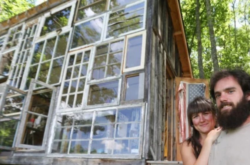  “Einzigartig und wunderschön”: Ein Paar hat ein Haus in der Wildnis aus Fensterrahmen gebaut!