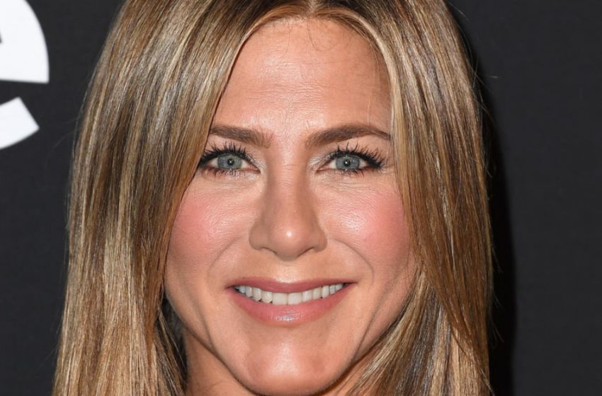  “Sie wurde wie Mickey Rourke”: Die 55-jährige faltige und grauhaarige Jennifer Aniston wurde in Kalifornien festgehalten!
