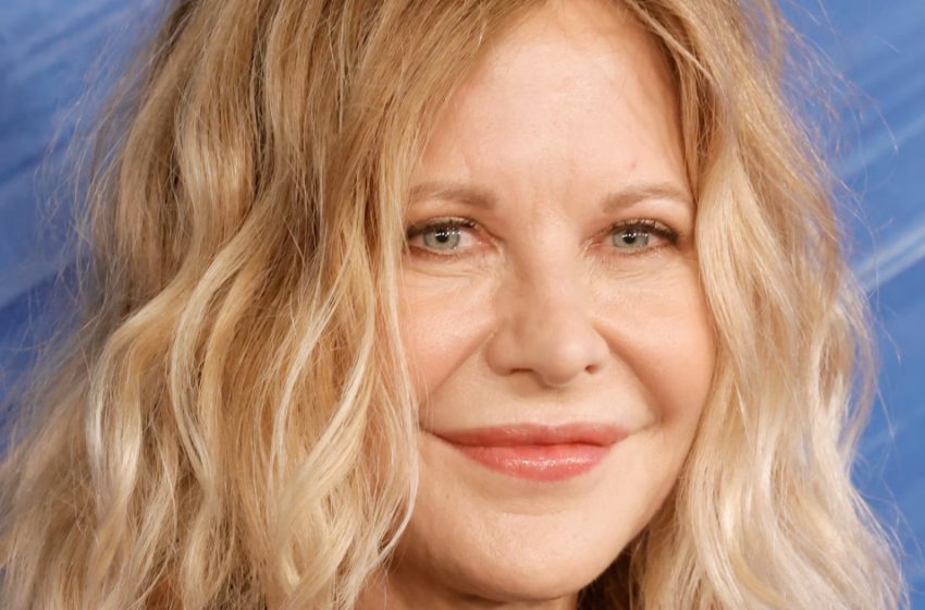  “Ein neuer Haarschnitt und ein figurbetontes Kleid”: Der jüngste Auftritt von Meg Ryan auf dem roten Teppich mit 62 beeindruckte alle!