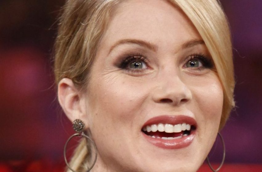  “Sie konnte kaum gehen”: Christina Applegate kam zu den Emmys 2024 mit einer Gehhilfe!