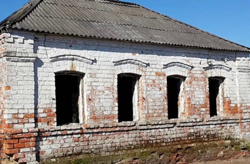  “Unglaubliche Verwandlung des alten Hauses”: Ein Mann kaufte ein altes Haus in einem abgelegenen Dorf und verwandelte es in eine luxuriöse Villa!