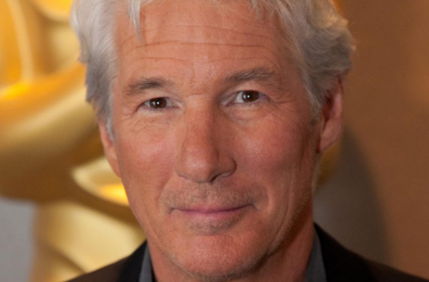  “30 Jahre jünger als ihr Ehemann”: Die Fotos von Richard Gere mit seiner jungen Frau werden im Netz diskutiert!