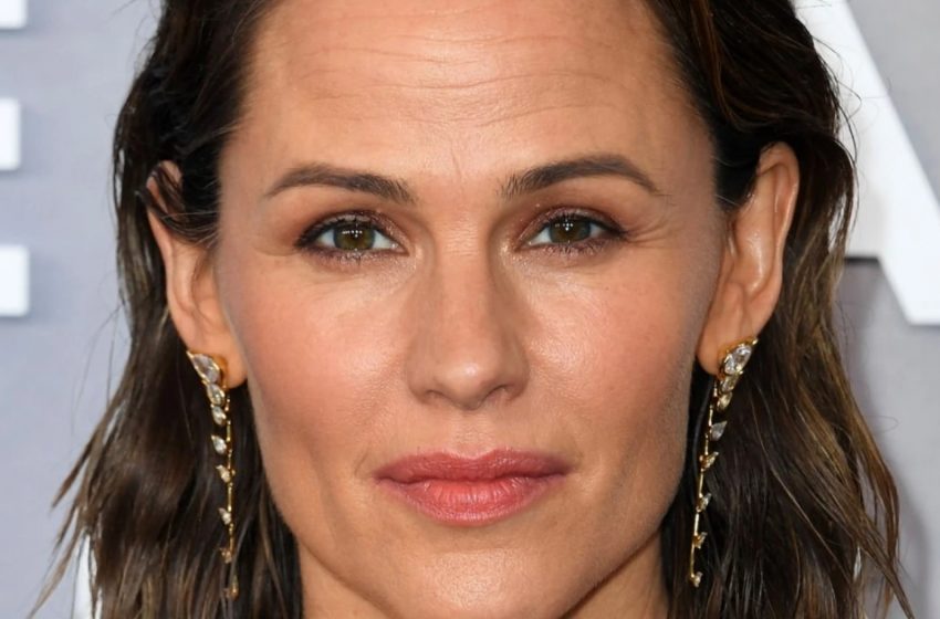  “Mit ihrem Badeanzug-Foto hat die Mutter von drei Kindern die Fans verblüfft”: Jennifer Garner zeigte, wie eine Frau altern sollte!