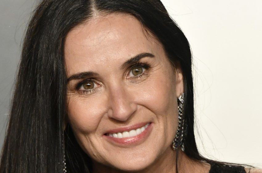  “Die Veränderungen stehen ihr so gut”: Die 61-jährige Demi Moore hat Fotos mit kurzem lockigem Haar geteilt!