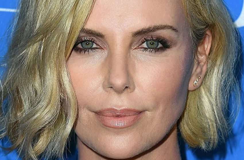  “Umwerfende 47-jährige Schönheit”: Charlize Theron zeigte in einem Rautenkleid ihre schlanken Beine!